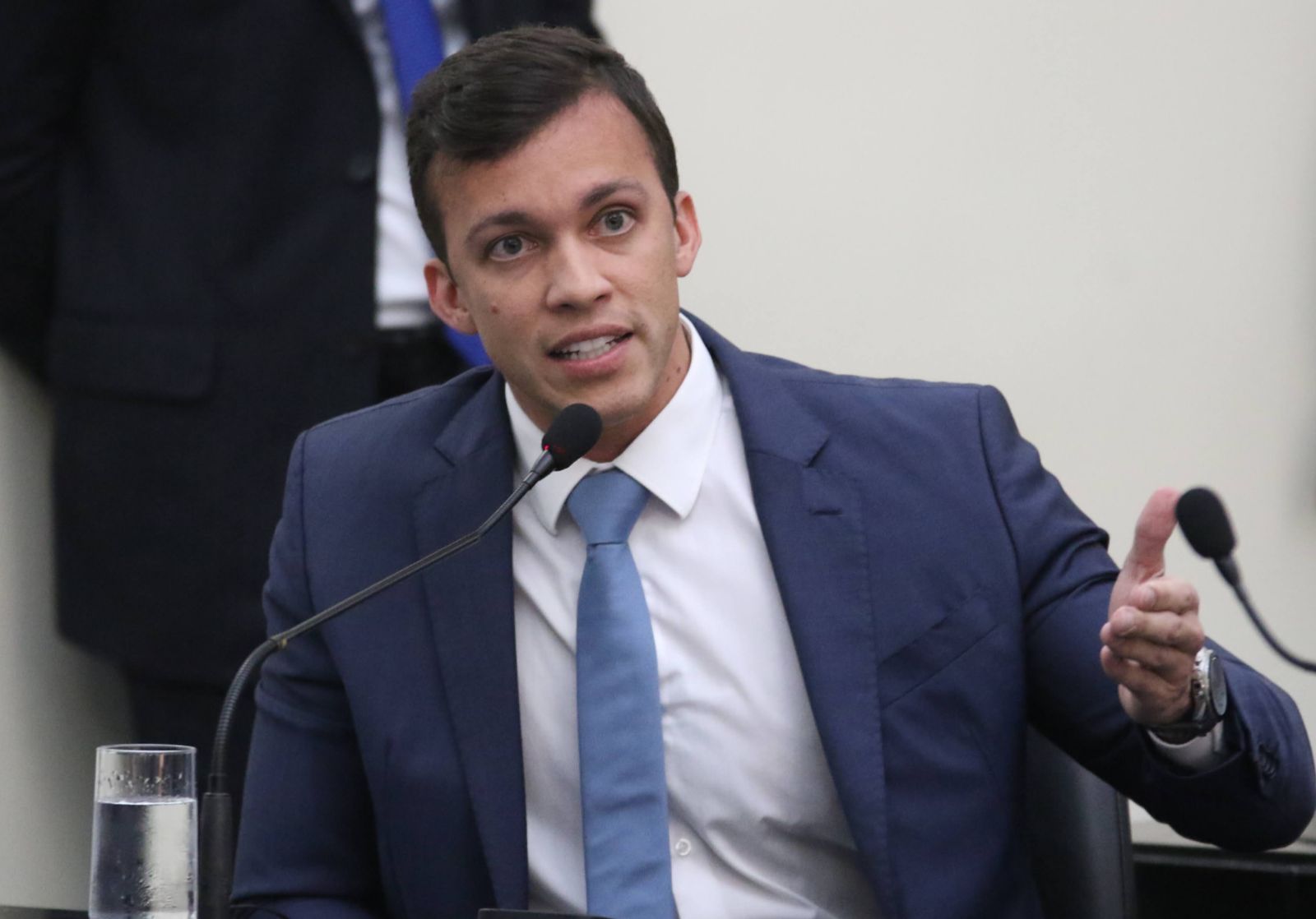 Delegado Leonam solicita informatização de prontuários médicos de hospitais regionais