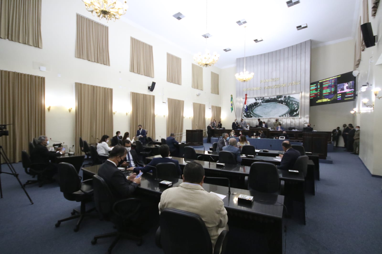 Deputados analisam veto ao projeto que trata da contratação para fornecimento de vacinas