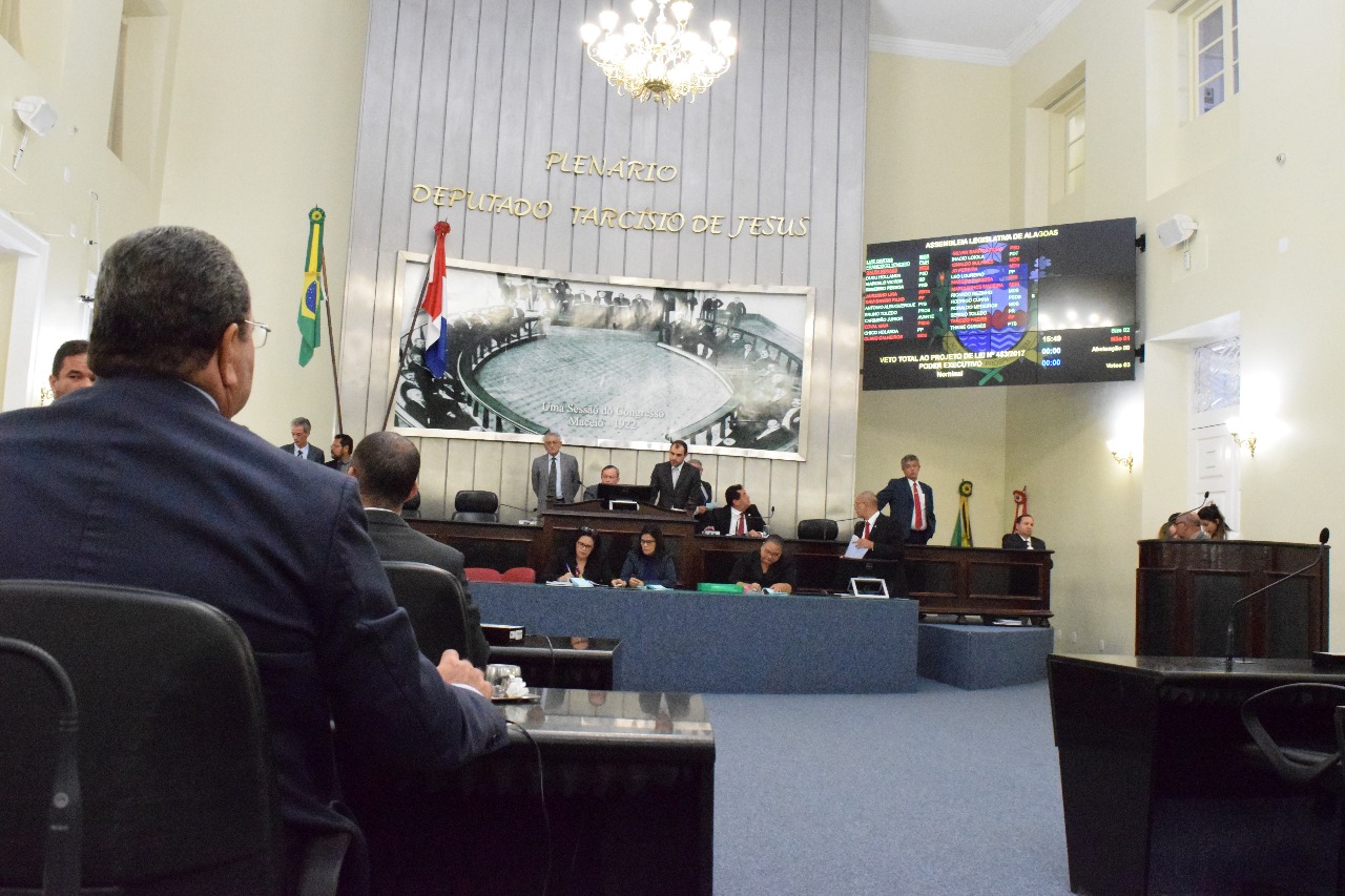 Deputados apreciam vetos e destrancam pauta do Legislativo