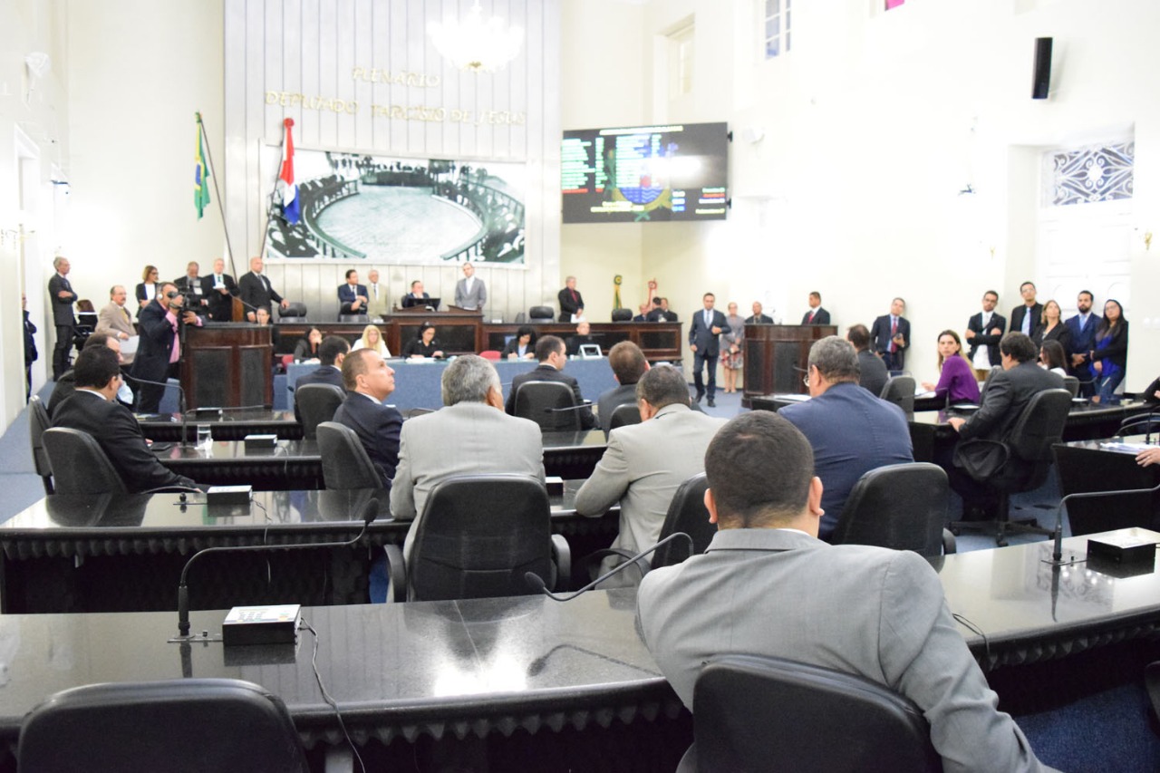 Deputados aprovam projeto que fixa o vencimento-base dos delegados da Polícia Civil