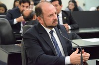 Aprovado projeto que torna obrigatório o "teste da urina" em recém-nascidos