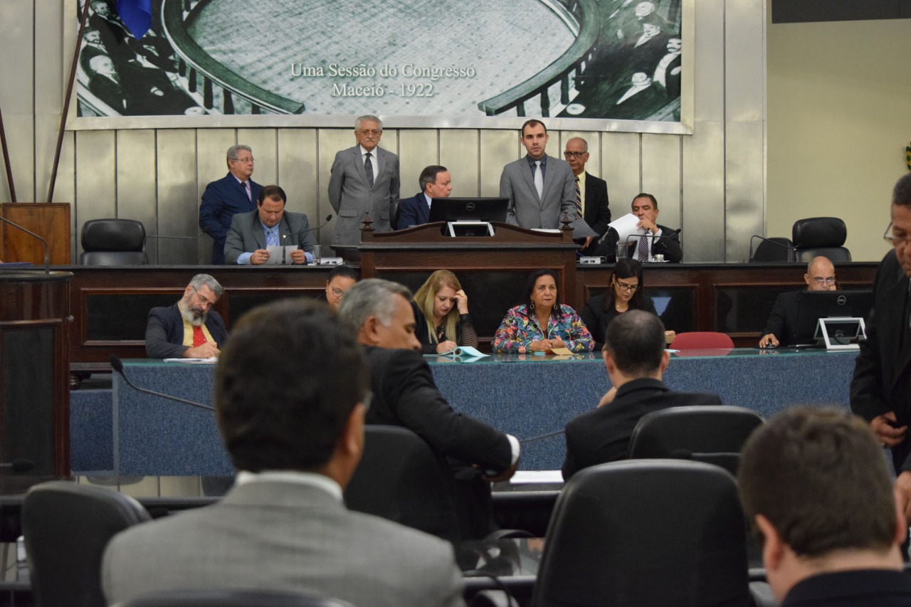 Deputados aprovam reajuste dos vencimentos dos servidores retroativo a 1º de maio