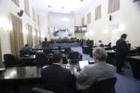 Parlamento derruba dois vetos governamentais