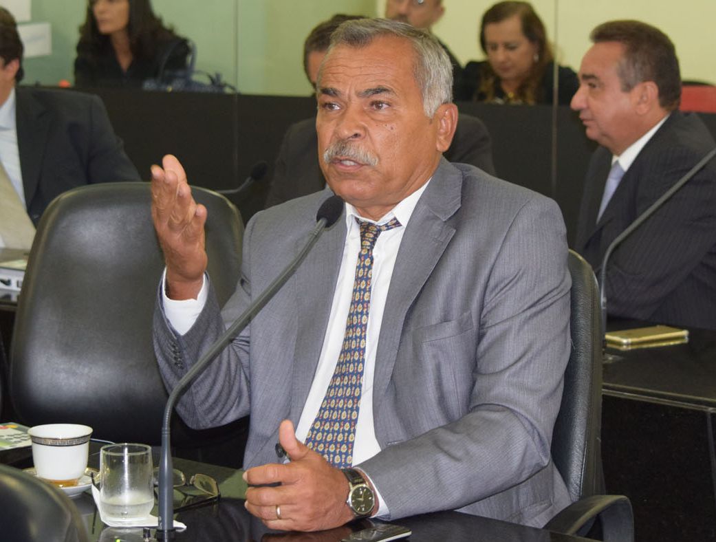 Deputados derrubam veto ao projeto de criação da Habilitação Social