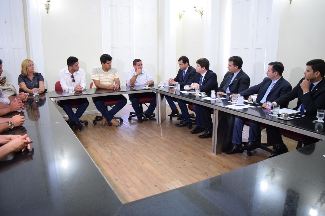 Deputados e vereadores buscam solução para desabastecimento d'água em Piaçabuçu