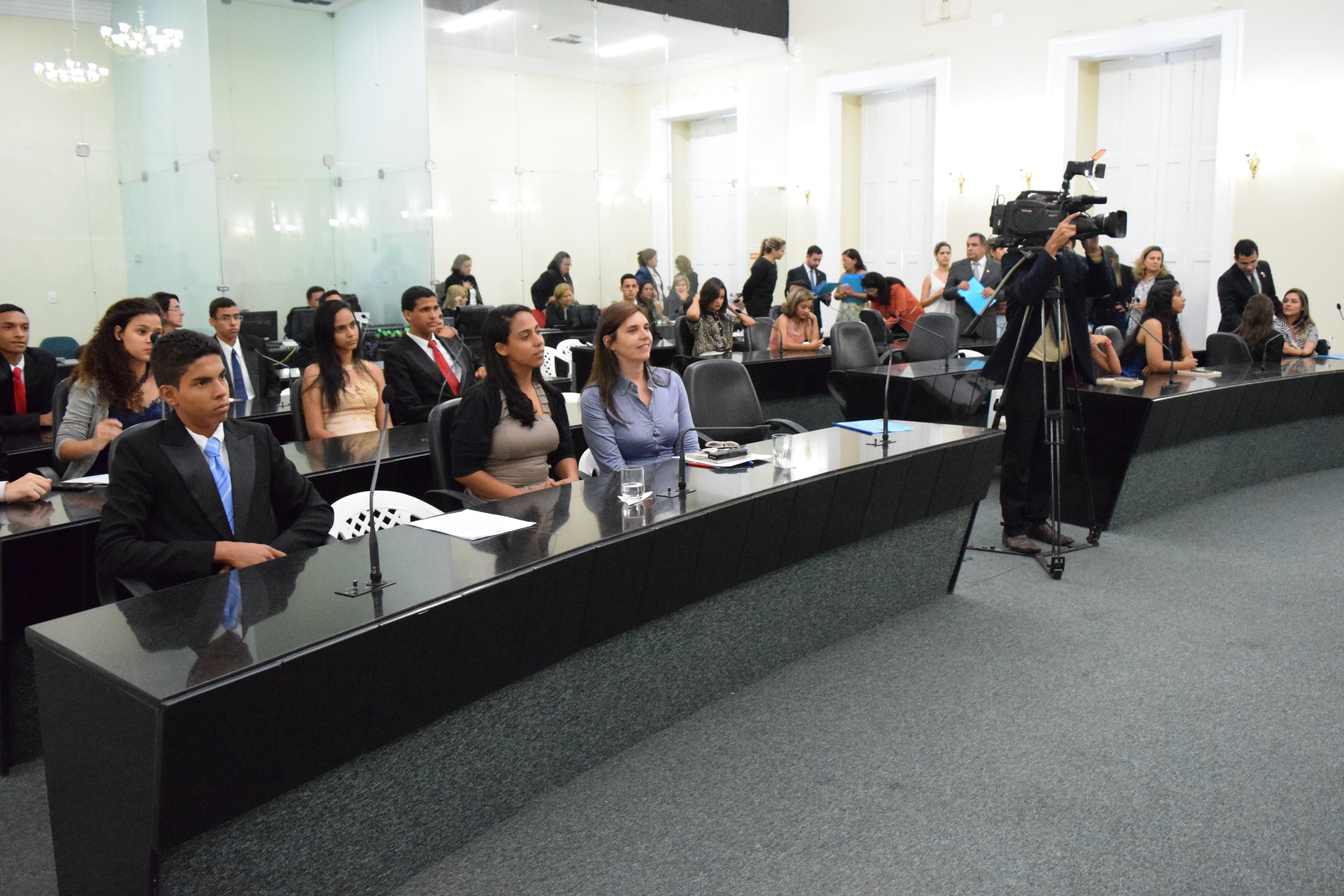 Deputados-estudantes apresentam projeto que visa reduzir os índices de criminalidade nas escolas