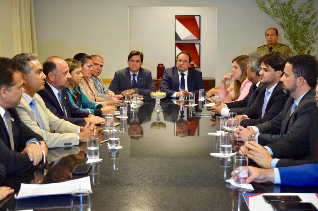 Parlamentares se reúnem com vice-governador para tratar de assuntos ligados à Educação