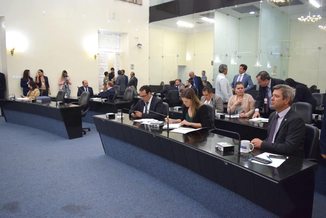 Derrubada e manutenção de vetos são destaques na Ordem do Dia