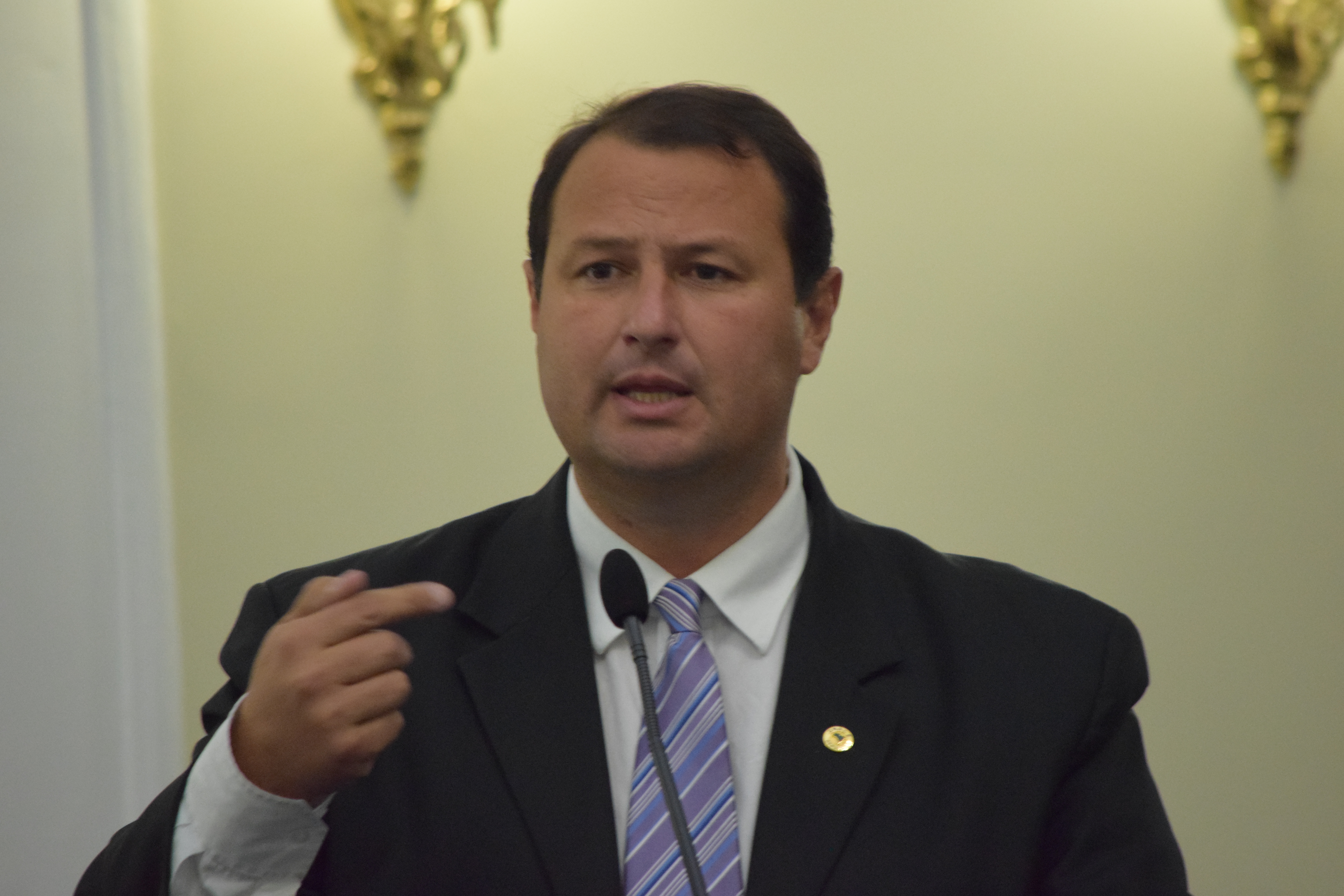 Dudu Hollanda cobra mais segurança e relata ação de gangue em Passo de Camaragibe