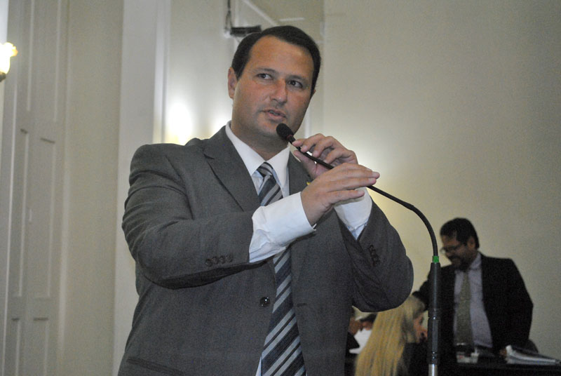 Dudu Hollanda denuncia fragilidade de presídios alagoanos