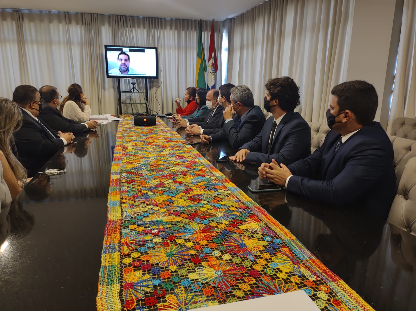 Em reunião com deputados, secretário da Fazenda apresenta detalhes do projeto que extingue descontos para aposentados