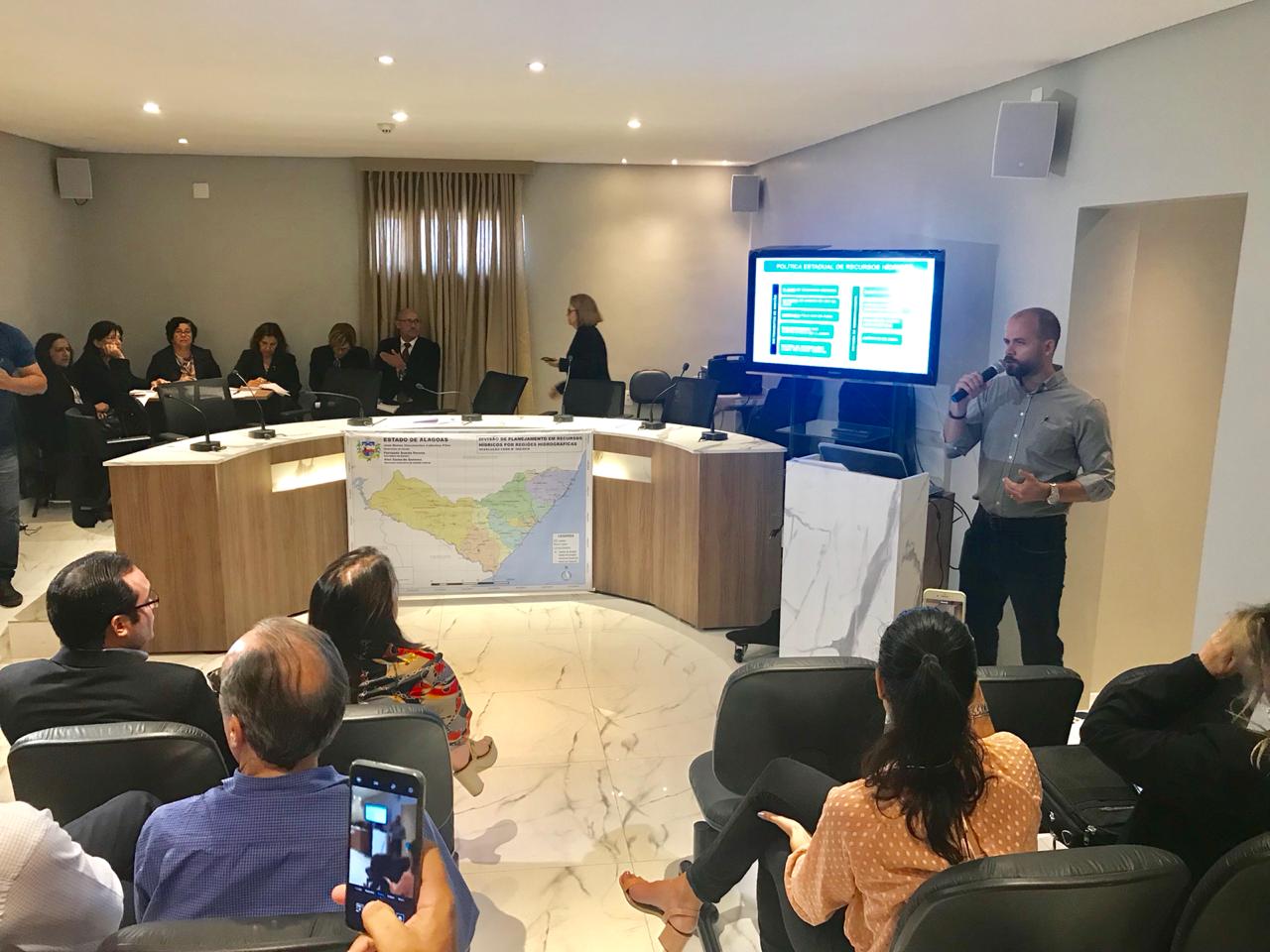 Em sessão especial, técnicos da Semarh apresentam relatório de recursos hídricos