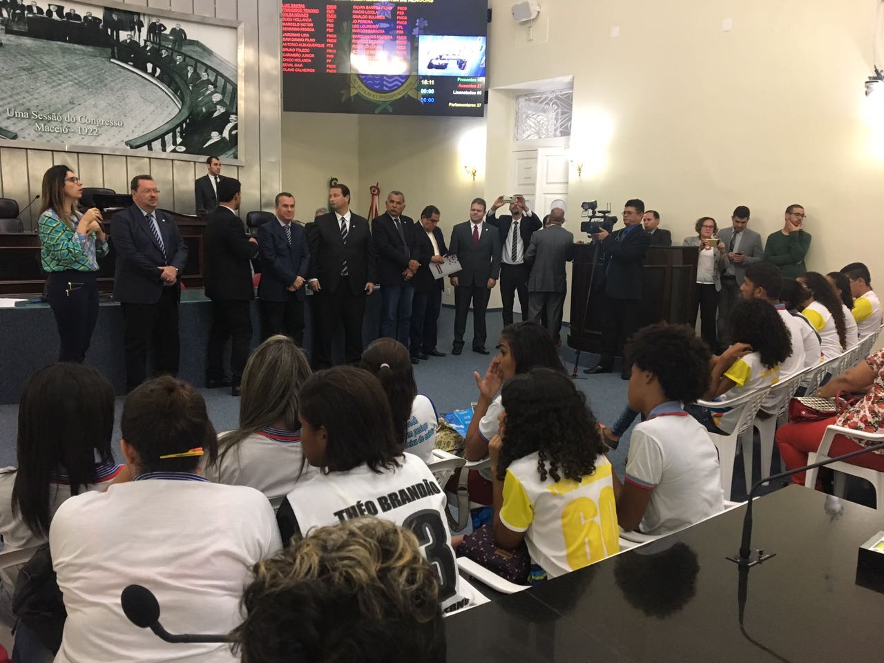 Estudantes da Escola Théo Brandão conhecem as dependências e o funcionamento do Parlamento