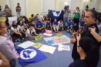 Estudantes realizam manifestação no plenário da Assembleia