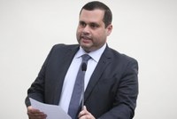 Fernando Pereira alerta sobre prazo de funcionamento de abatedouro em Viçosa