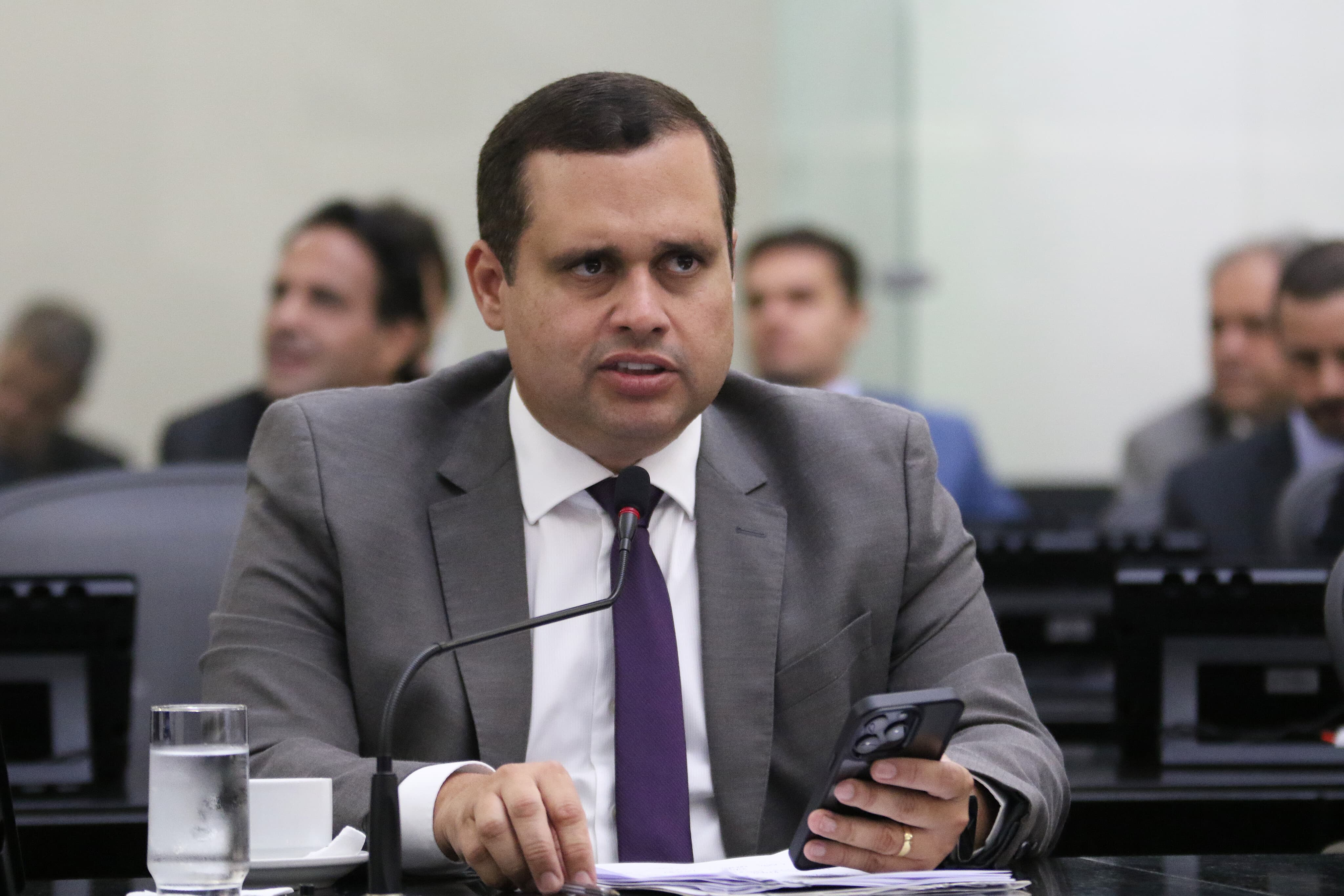 Fernando Pereira destaca ação do programa Moradia Legal