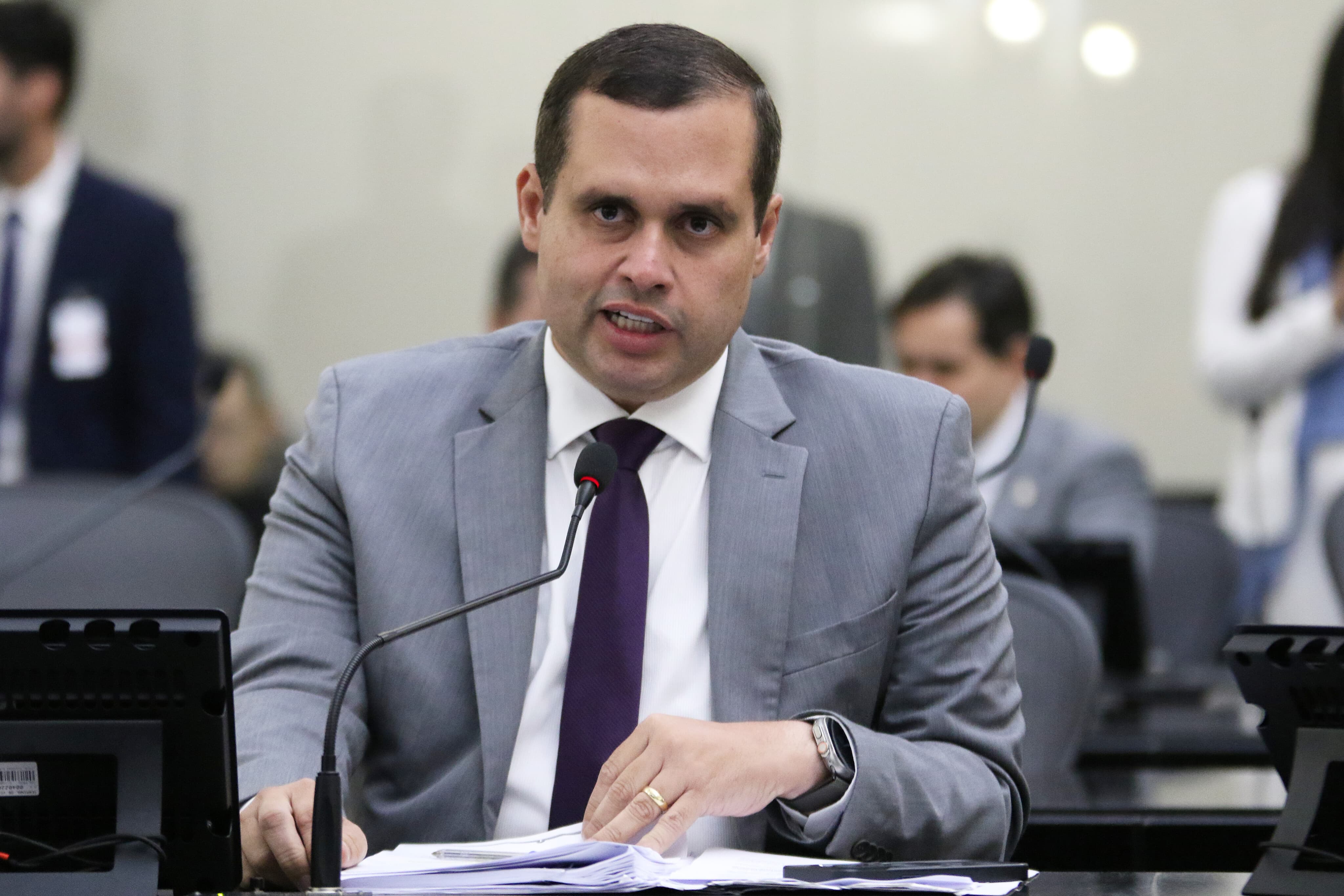 Fernando Pereira presta solidariedade a vereador agredido em Pindoba