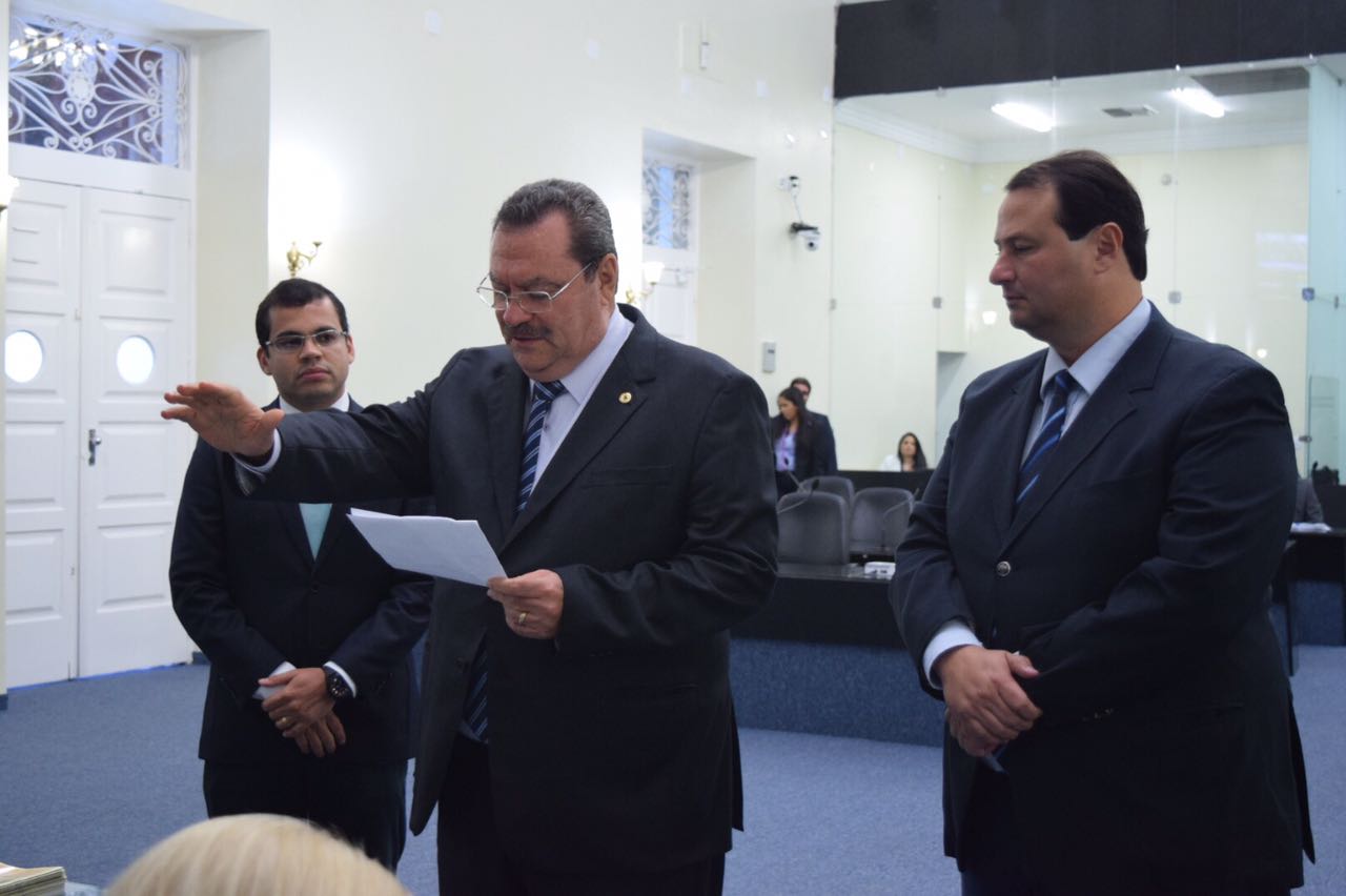 Francisco Holanda assume cadeira na Assembleia Legislativa