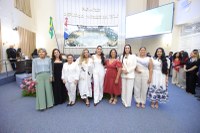 Gabi Gonçalves entrega comenda para oito empreendedoras de Alagoas