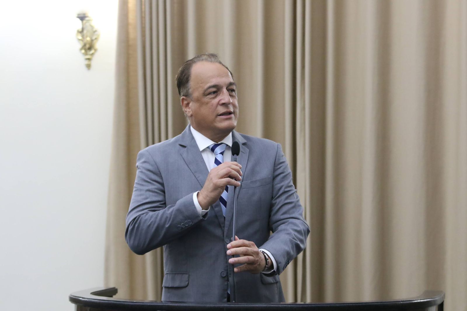 Galba Novaes denuncia deficiência no abastecimento d'água e possíveis crimes ambientais cometidos pela BRK