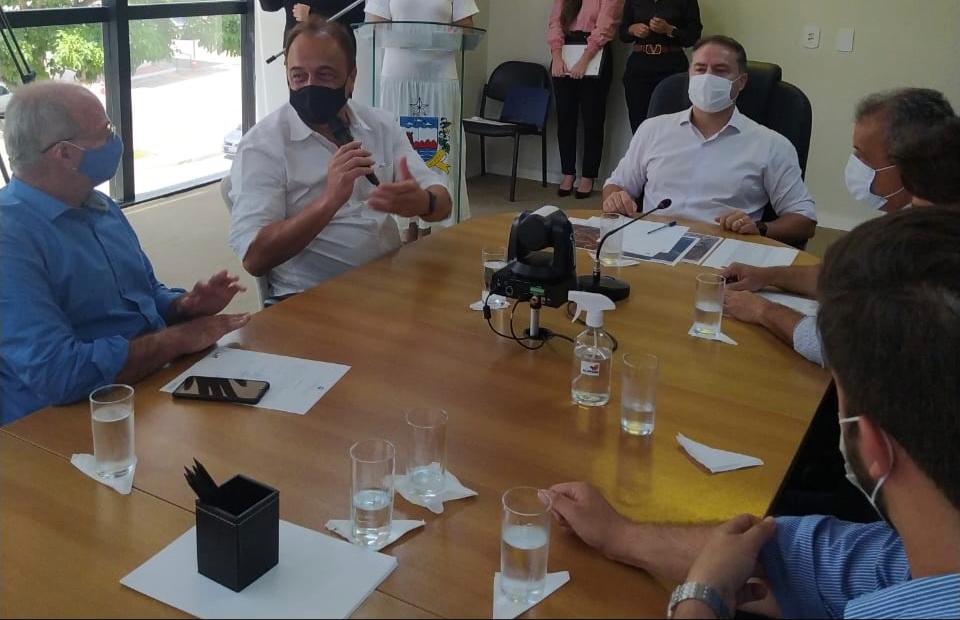 Galba Novaes participa da assinatura da ordem de serviço para obras em Taquarana