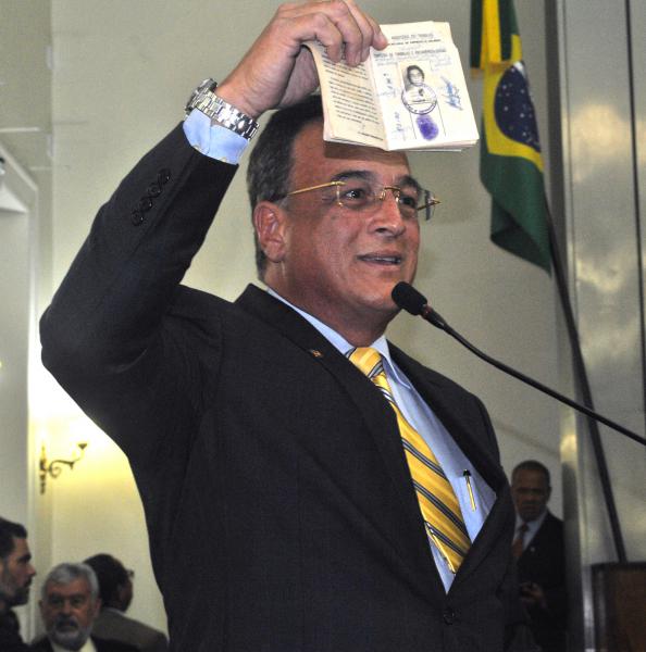 Galba Novaes rebate denúncias sobre nomeações de procuradores da Câmara de Maceió