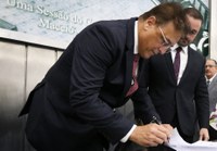 Galba Novaes toma posse na Assembleia Legislativa