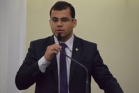 Gilvan Barros pede votos em favor do impeachment de Dilma Rousseff