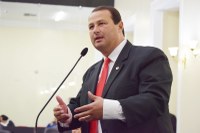 Homenagem ao ex-presidente Lula gera debate em plenário