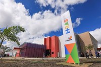 Hospital recém inaugurado é alvo de críticas por falta de estrutura