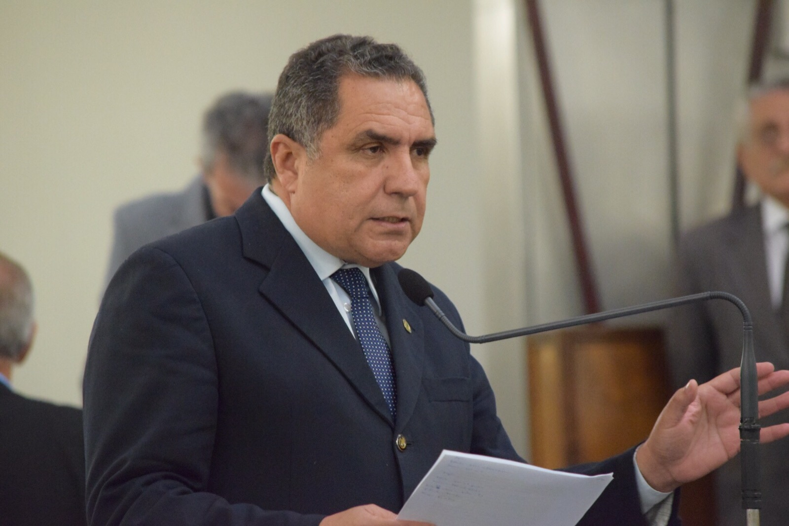Inácio apresenta projeto visando a captação de energia solar e reaproveitamento da água da chuva