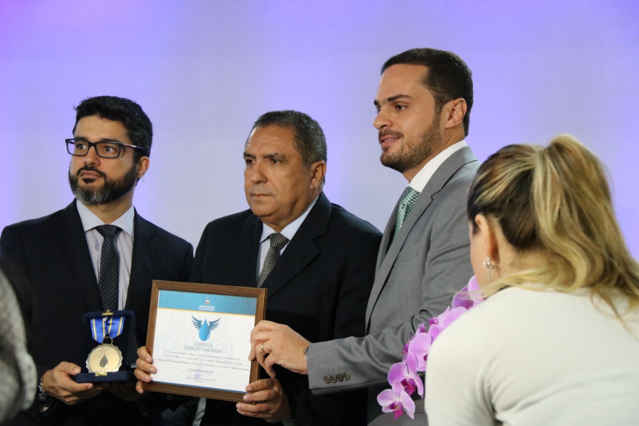 Inácio Loiola é agraciado com a Comenda Guardião das Águas
