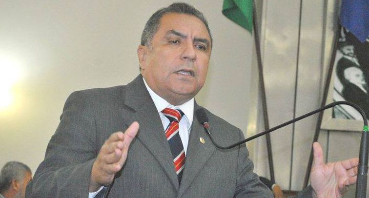 Inácio Loiola lamenta a falta de projetos do governo federal para o convívio com a seca
