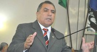 Inácio Loiola lamenta a falta de projetos do governo federal para o convívio com a seca