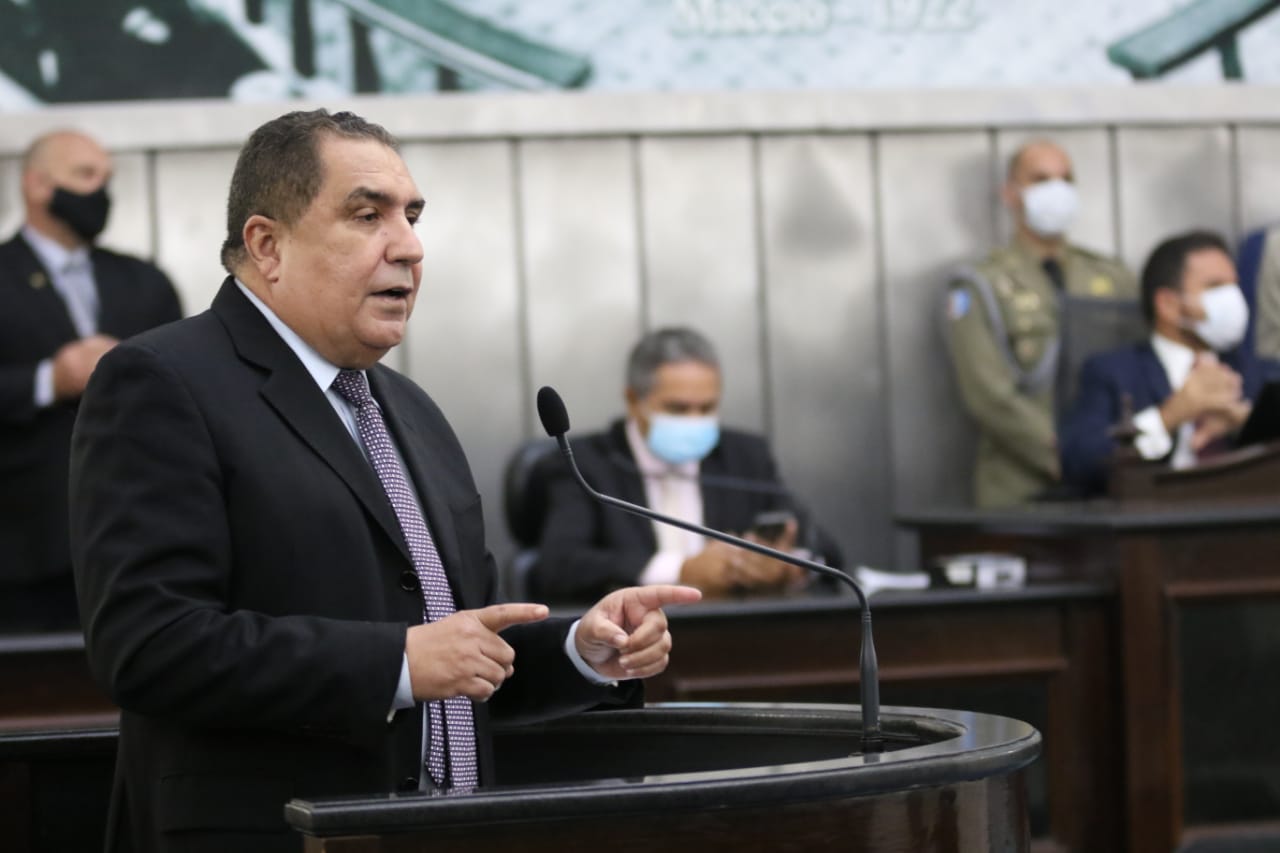 Inácio Loiola propõe criação de Comissão para fiscalizar utilização da água do Canal do Sertão