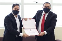 Inácio Loiola recebe homenagem da OAB/AL