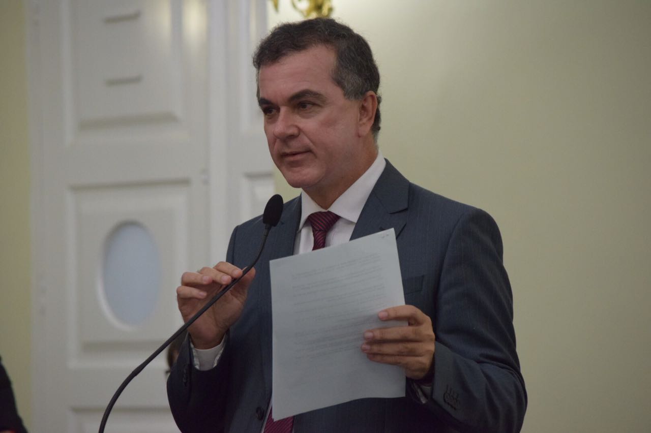 Instalação de novos redutores de velocidade pela Prefeitura de Maceió é criticada por Ronaldo Medeiros