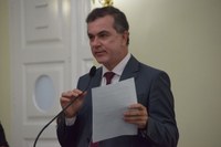 Instalação de novos redutores de velocidade pela Prefeitura de Maceió é criticada por Ronaldo Medeiros