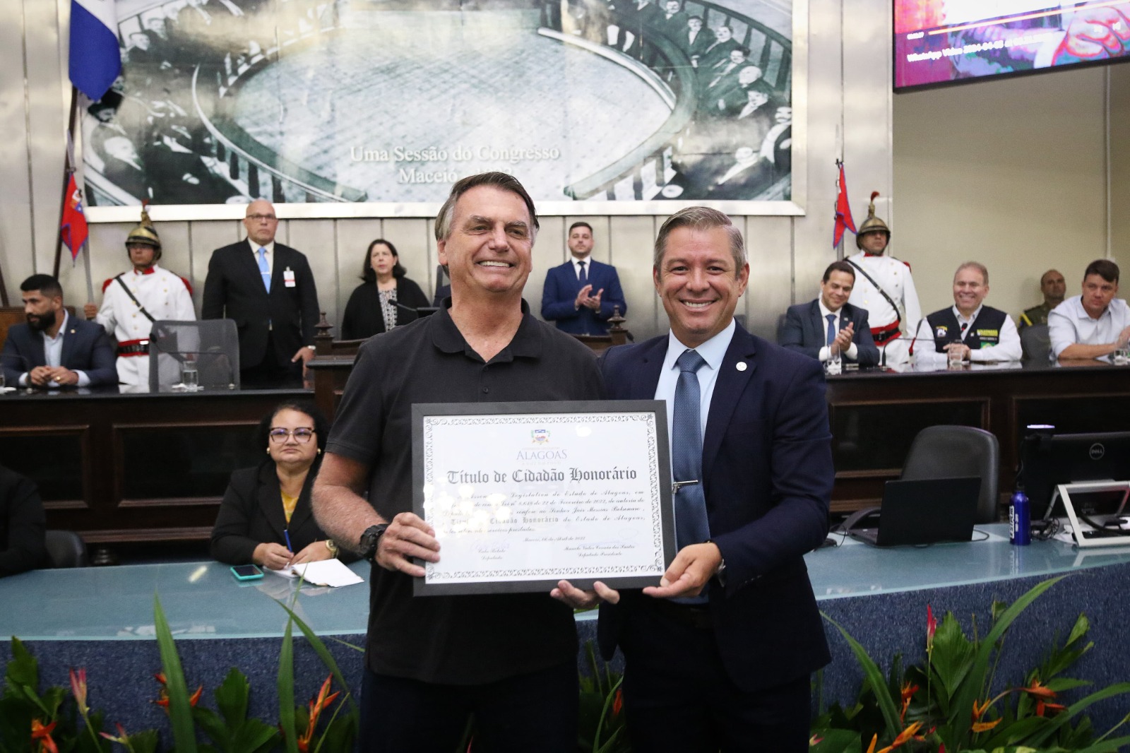 Jair Bolsonaro recebe título de Cidadão Honorário de Alagoas