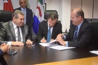 Legislativo firma acordo para divulgação das ações do Judiciário na TV Assembleia