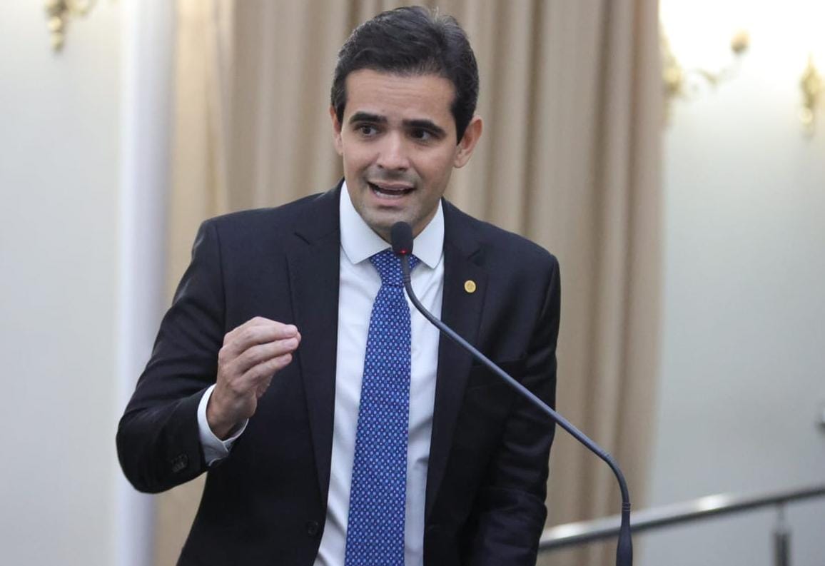 Lelo Maia critica discussão na Camara de Maceió sobre transição de gênero para crianças 