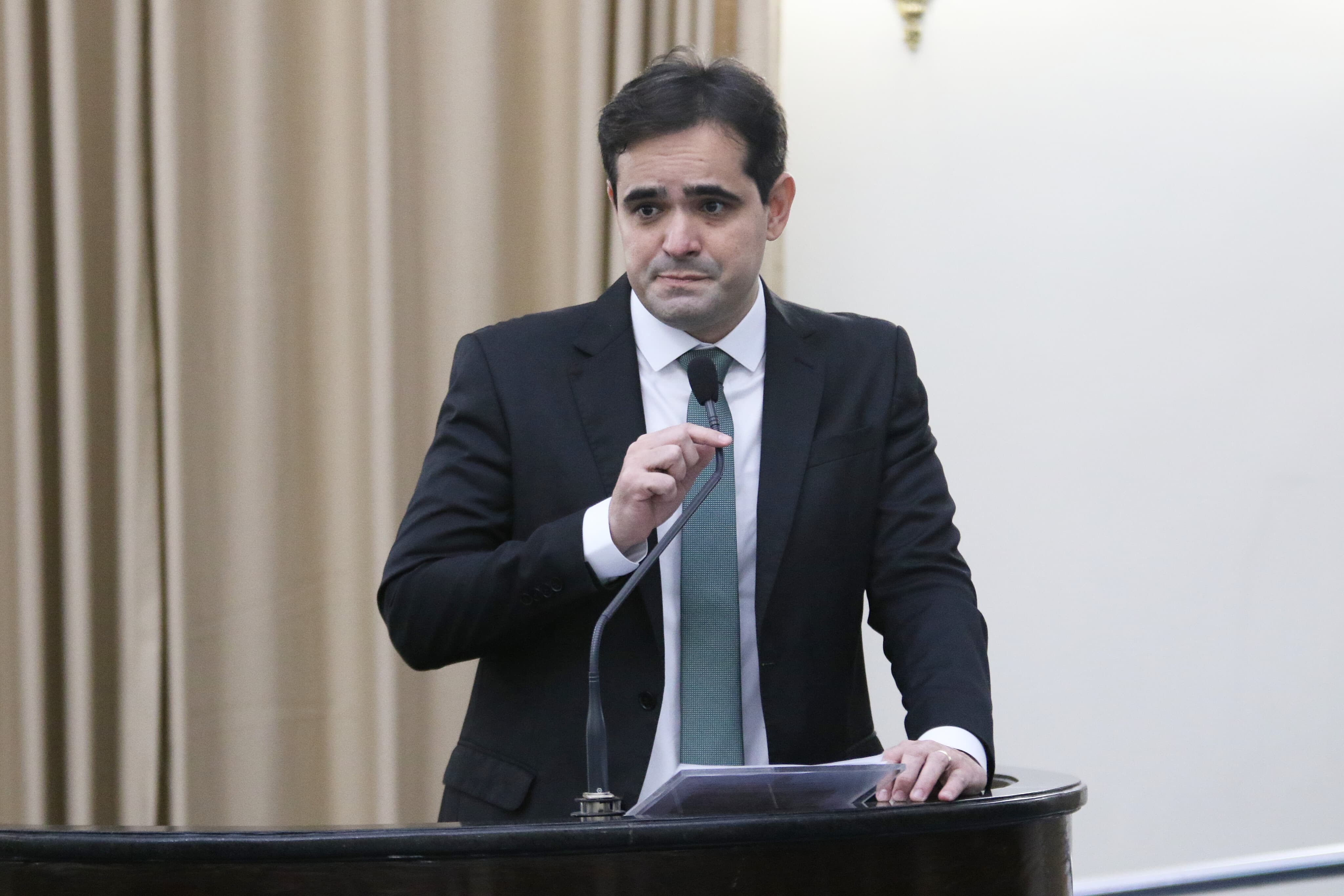 Lelo Maia repudia participação de crianças na Parada do Orgulho LGBTQIA+