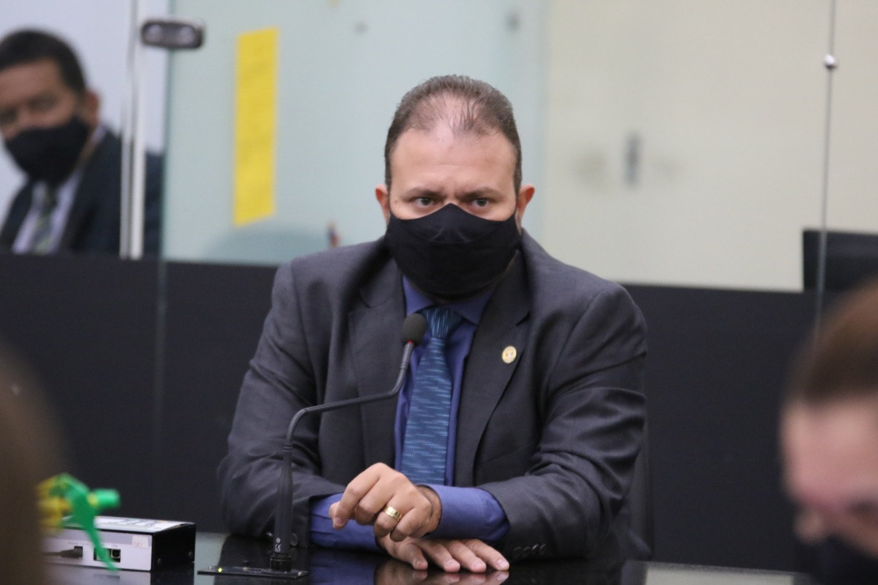 Léo Loureiro convoca audiência para prestação de contas dos recursos do SUS