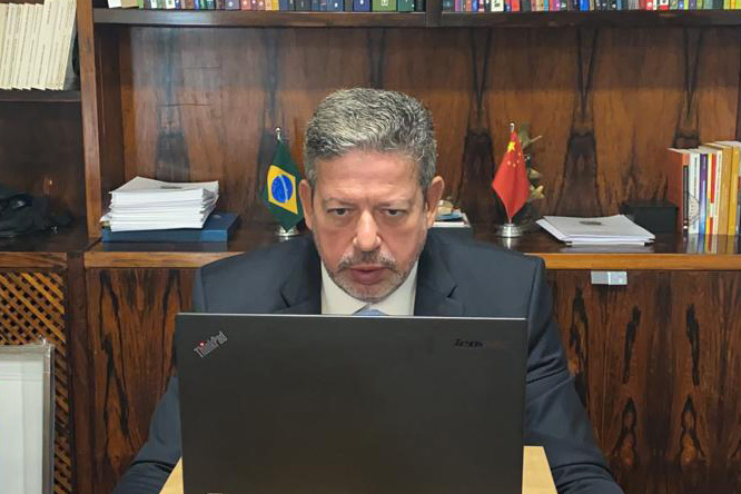 Léo Loureiro destaca ações do presidente Arthur Lira por mais vacinas e pela vida dos brasileiros 