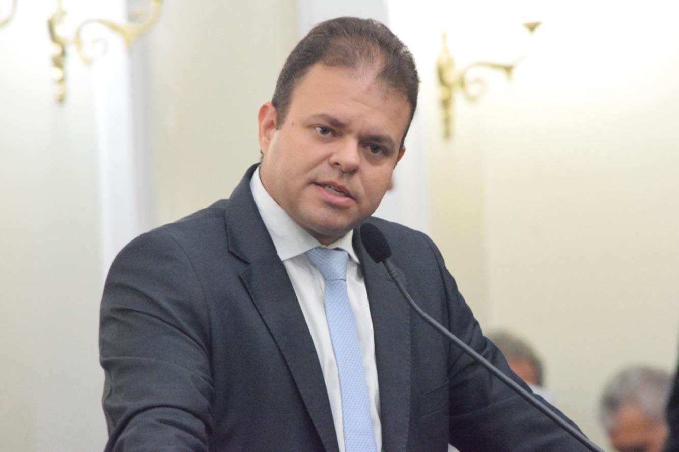 Leo Loureiro rebate matéria questionando sua assiduidade às sessões plenárias