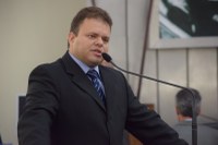 Léo Loureiro toma posse e destaca trabalho em defesa das pessoas com deficiência