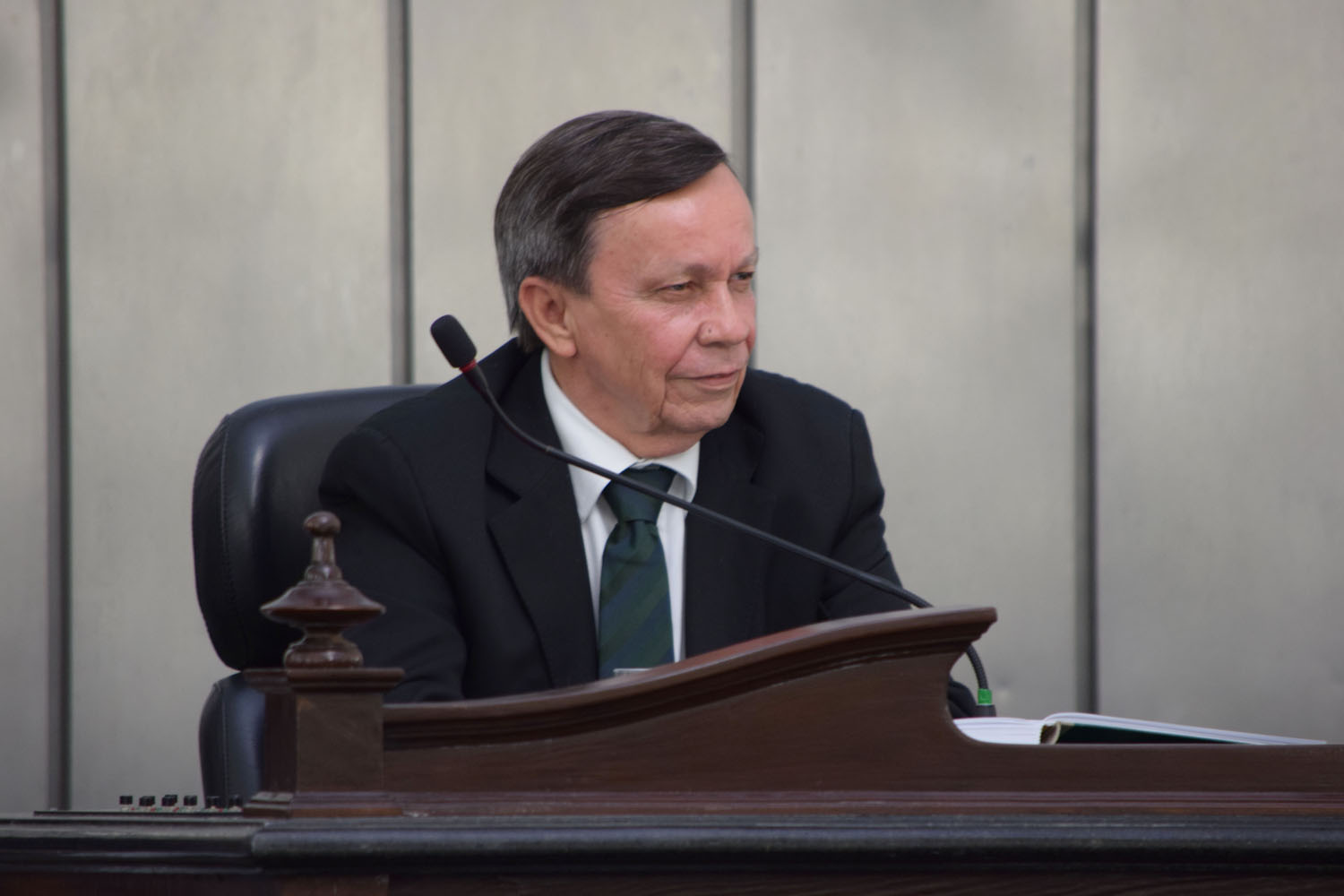 Luiz Dantas distribui mensagem aos participantes da 20ª CNLE