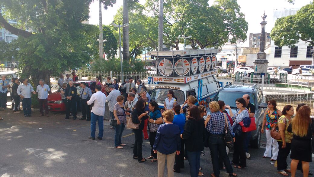 Manifestação de servidores cobra correção salarial