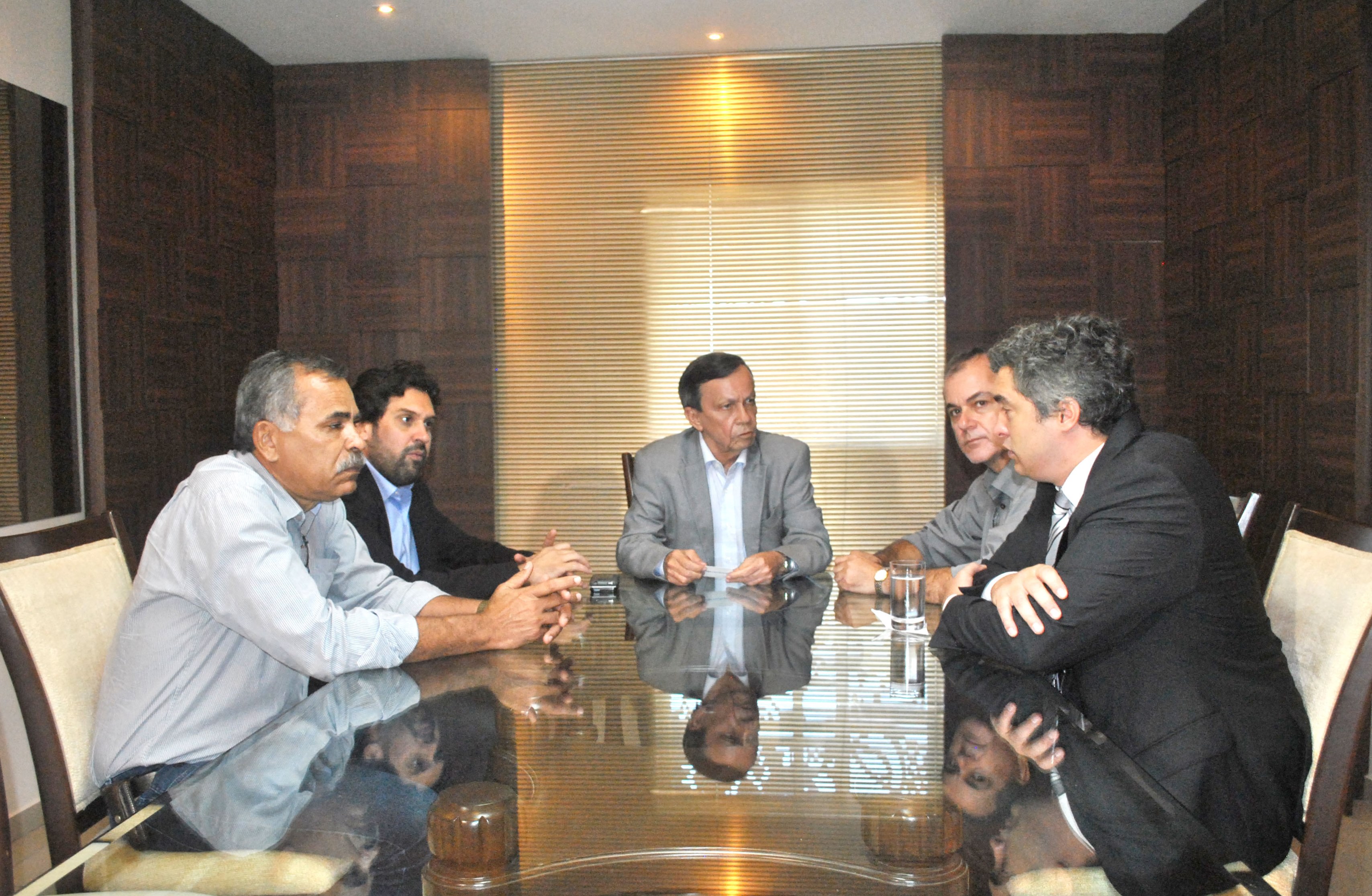 Mesa Diretora se reúne com representante da Fundação Getúlio Vargas