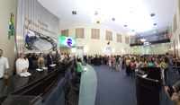 Ministra participa de sessão na Assembleia e discute políticas públicas para as marisqueiras